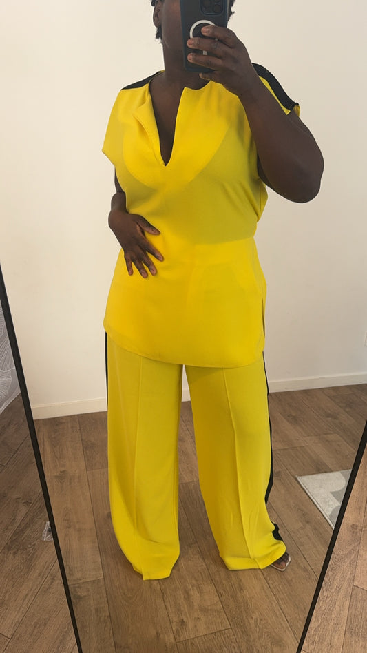 Ensemble Lucia jaune grande taille, élégant et lumineux pour un look moderne.